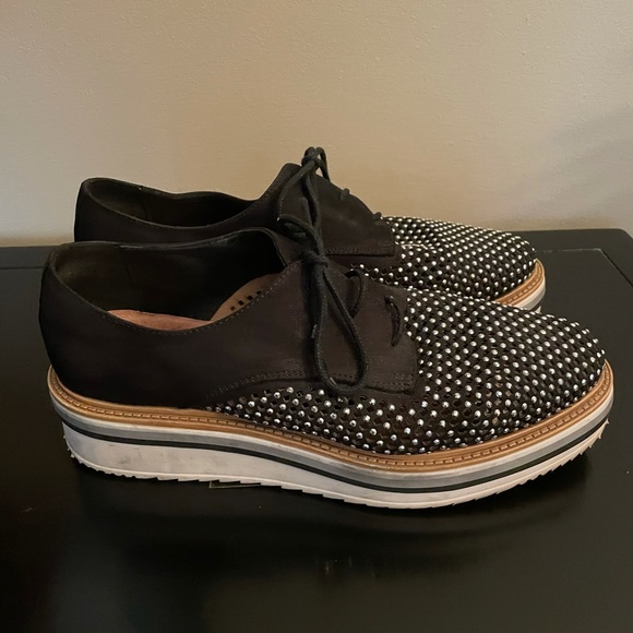 Super cute studded suede loafers - Picture 3 of 5